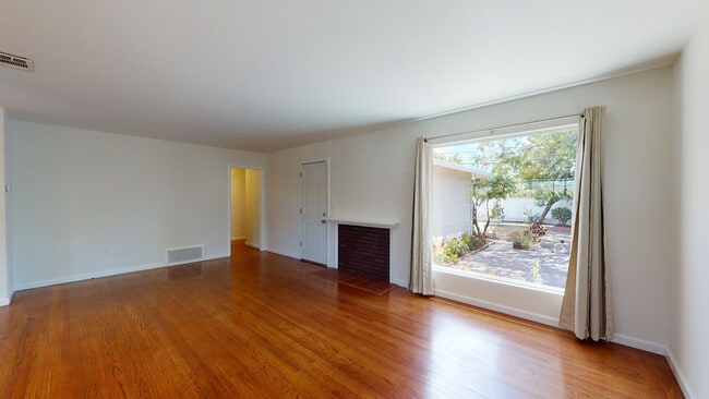 Building Photo - 2073 Trinity St