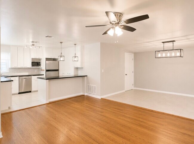 Foto del edificio - 4713 N Harvey Pkwy