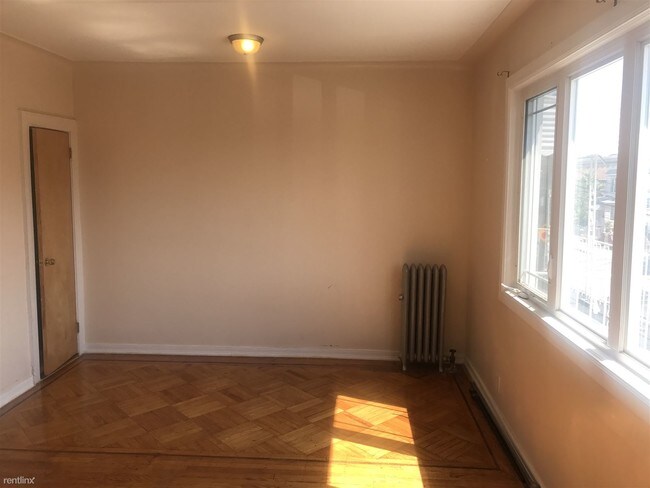 Foto del edificio - 3 br, 1 bath Apartment - 1297 E 93rd St