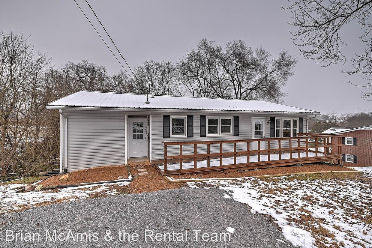 Primary Photo - 4 br, 1 bath House - 110 Ridgeview Drive