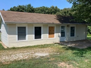 Building Photo - 931 Montebello Rd