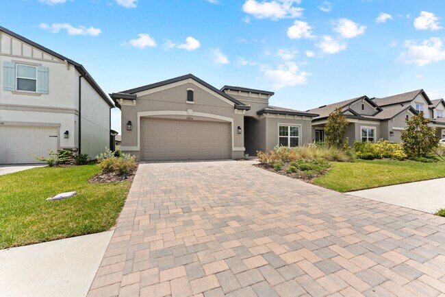 Building Photo - Absolutely stunning and practically brand-new 4 BR+ flex room(office)/3 BA/2-car garage executive...