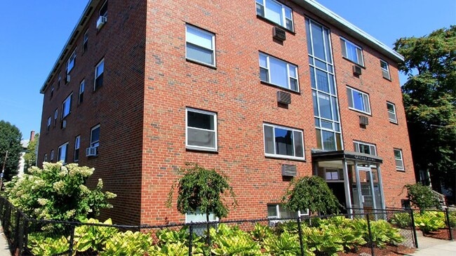 Building Photo - 72 Gardner St