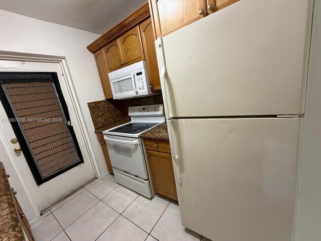 Foto del edificio - 8704 NW 35th St