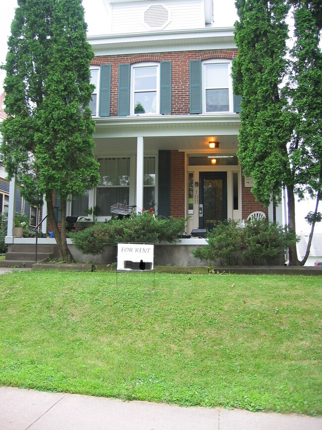 Building Photo - 527 E College St