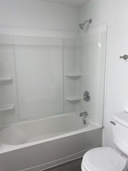 Shower/Tub Combo new in 2022 - 9 Mead St