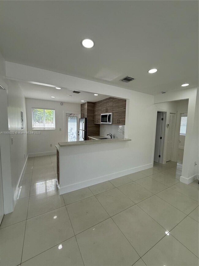 Foto del edificio - 301 NW 34th St
