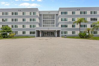 Building Photo - 14840 Naranja Lakes Blvd