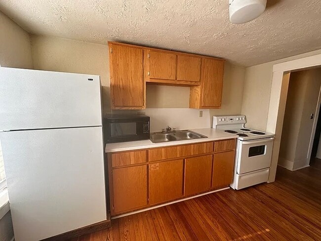 Building Photo - 731 Deans Row Ave