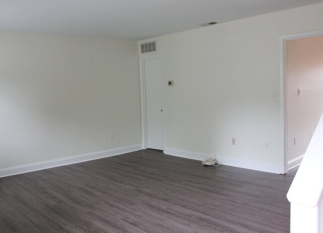 Foto del edificio - 904 Bethany Ct