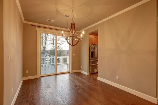 Building Photo - Perfect blend of luxury and comfort in the...