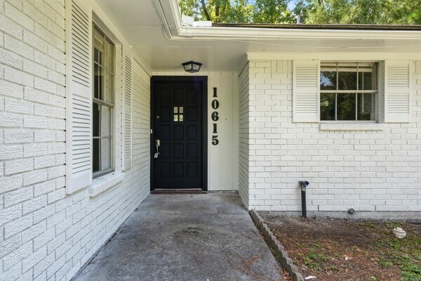Building Photo - 10615 Twin Oak Dr