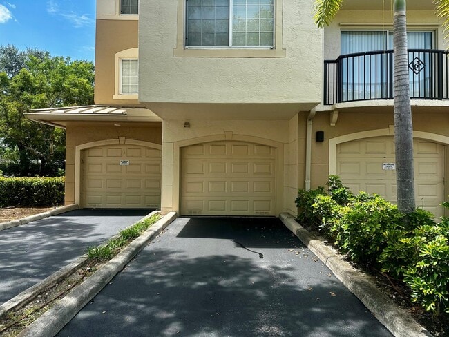 Foto del edificio - 1300 Crestwood Ct S