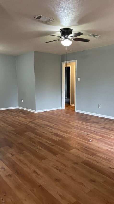 Primary Photo - 1201 Harris St