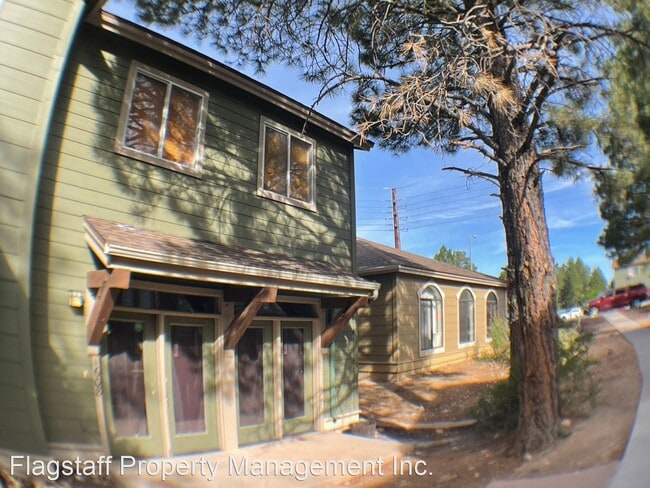 Building Photo - 3 br, 2.5 bath House - 1608 E Pecan Dr
