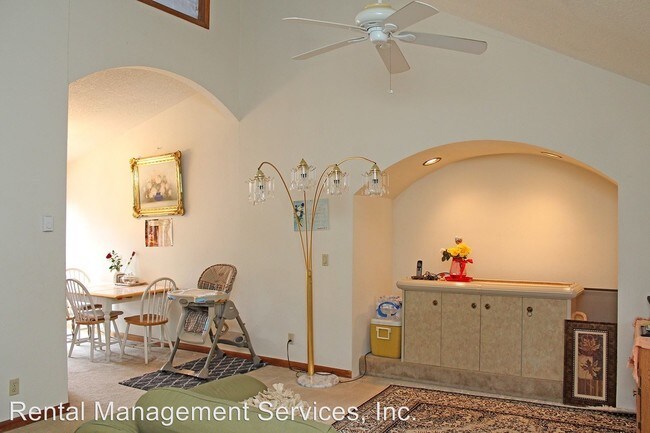 Foto del edificio - 13736-13742 SE Bush St
