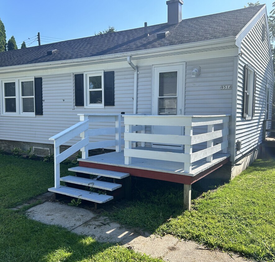 951 MacArthur Dr Unit A, Manitowoc, WI 54220 Apartments in Manitowoc