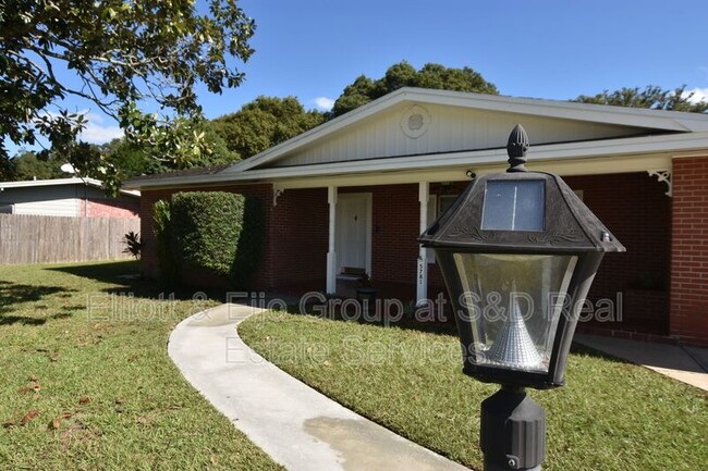 Building Photo - 5781 Poinciana Ave