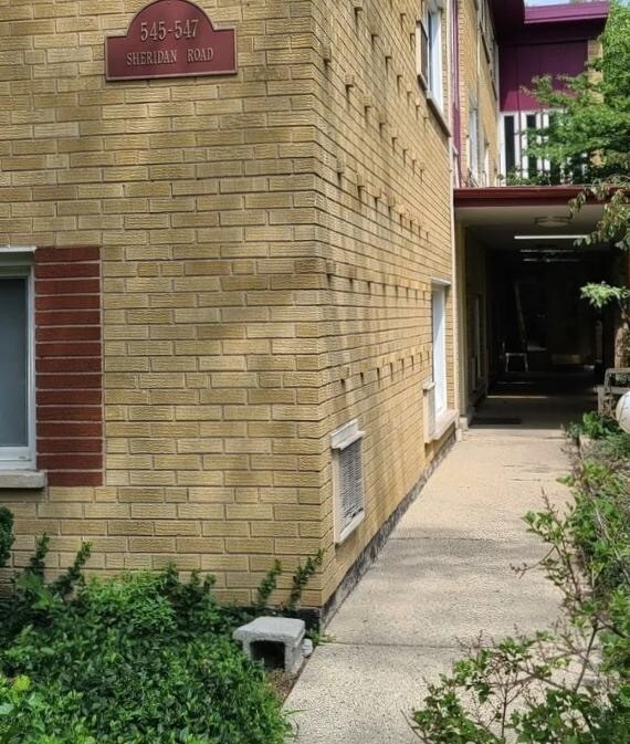Building Photo - 547 Sheridan Rd