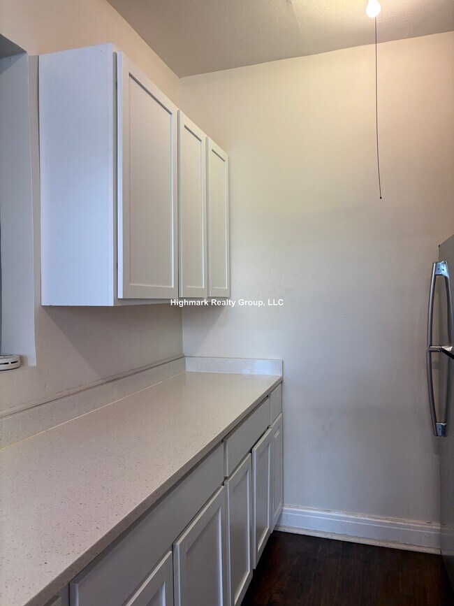 Building Photo - 945 Judson Ave