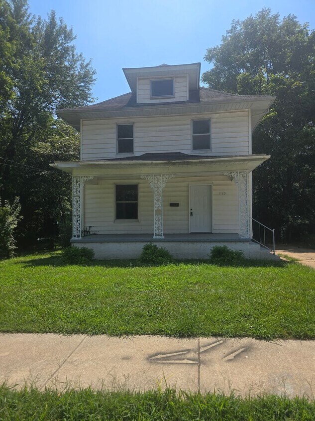Primary Photo - 4 bed 2 bath Home with Basement *Large Bac...