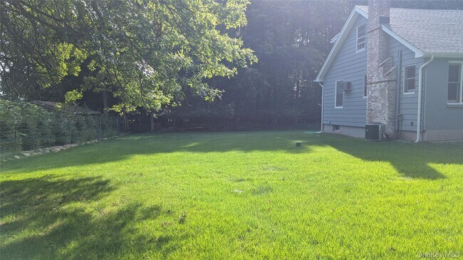 Building Photo - 362 Strawtown Rd