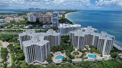 Building Photo - 1121 Crandon Blvd