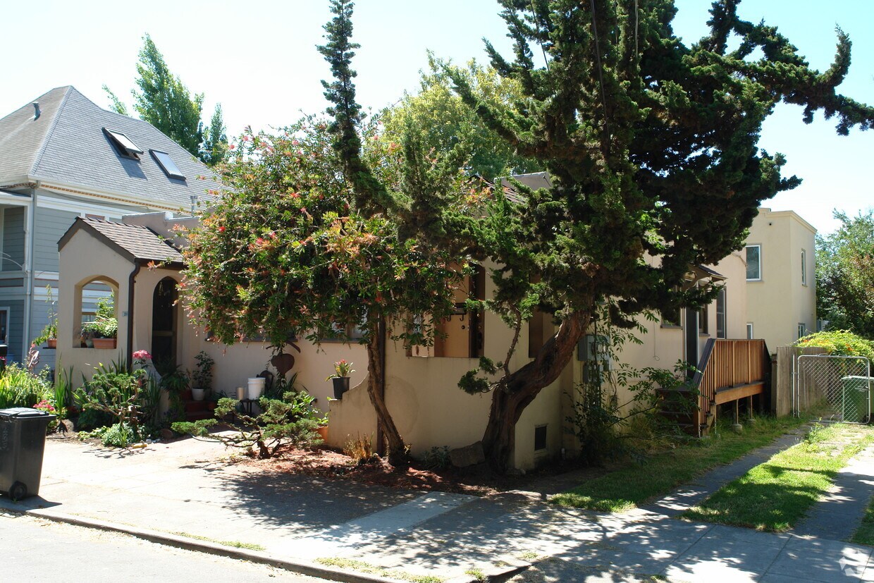 Building Photo - 2016-2020 Prince St