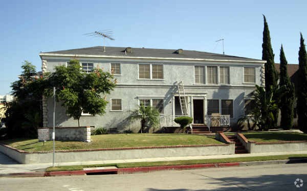 Foto principal - 1000-1002 S Ridgeley Dr