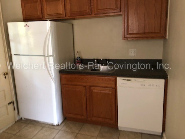 Primary Photo - 2 bed 1 bath in Rosewood