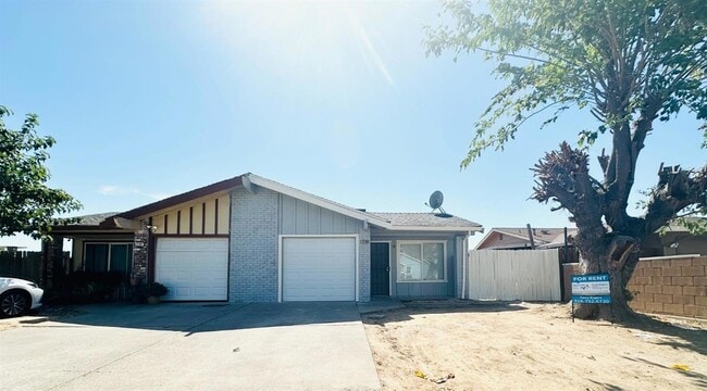 Building Photo - 5760 Tangerine Ave