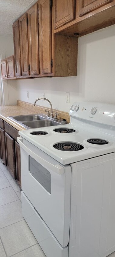 Primary Photo - 134 Central Ave