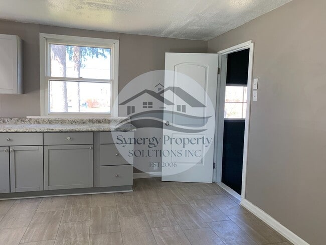 Building Photo - Nice home with Space to grow your Family!