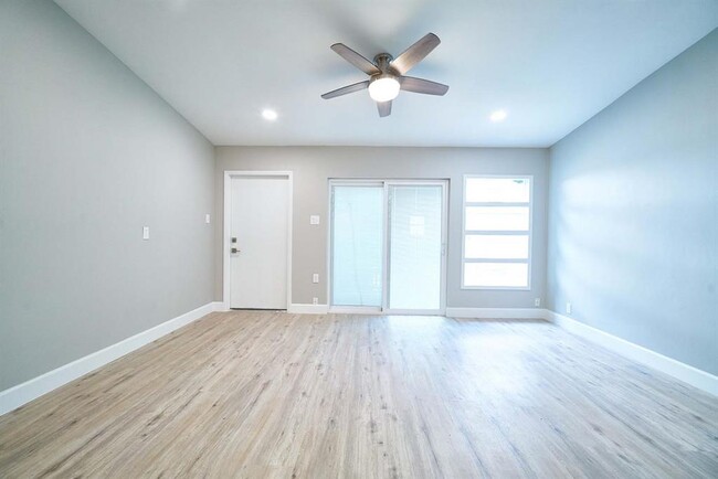 Building Photo - 5315 Beechnut St