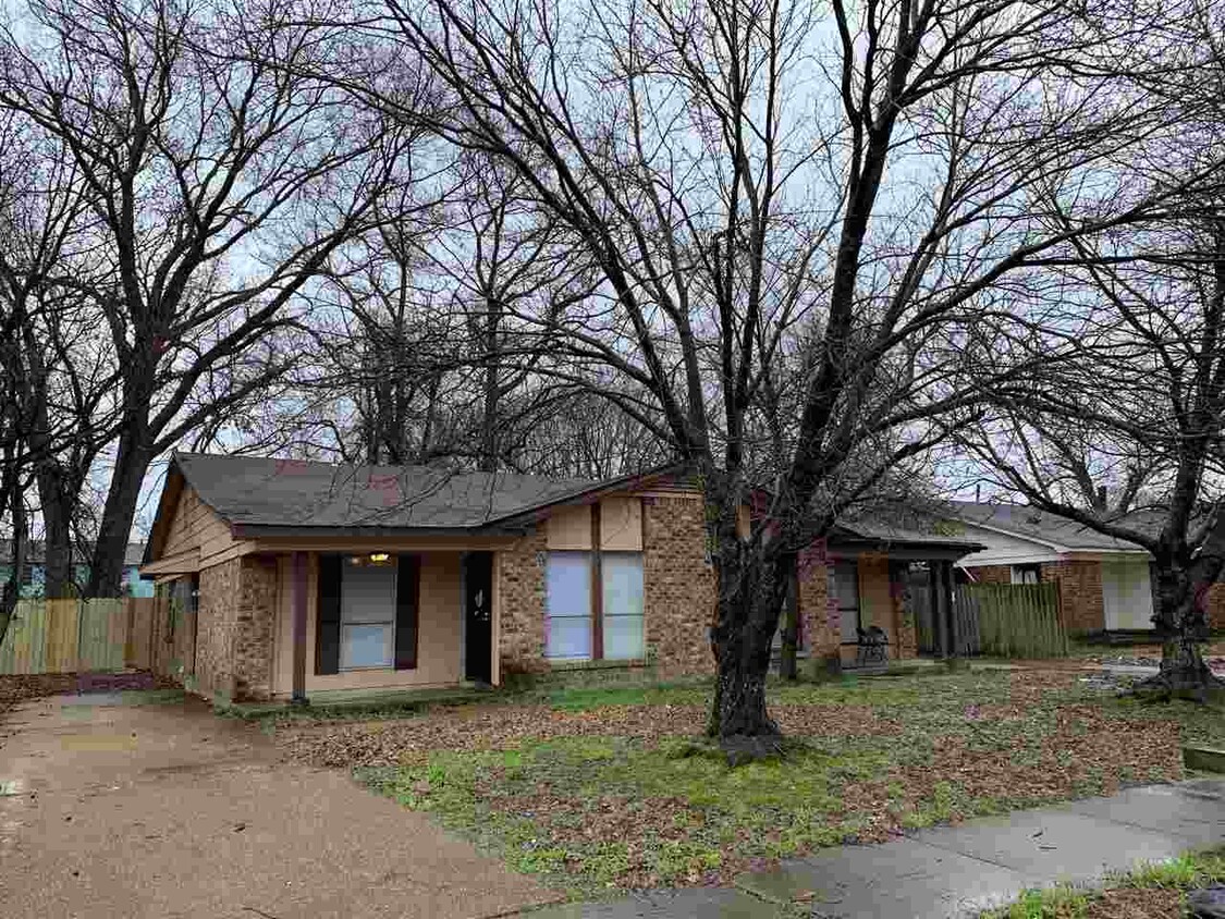 Foto principal - 3436 Woodhollow Dr