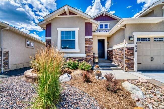 Foto del edificio - 15838 Long Valley Dr