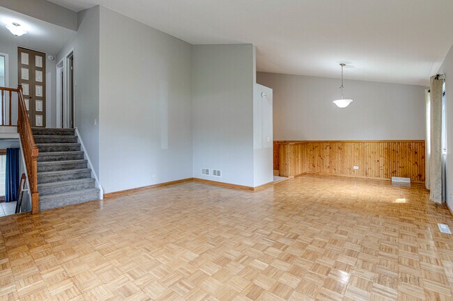 Building Photo - 567 Forum Dr