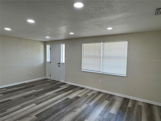 Foto del edificio - 3708 Winder Dr