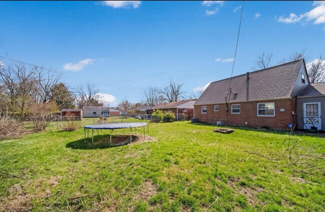 Foto del edificio - 1602 Vilardo Ln