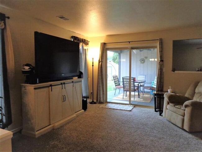 Building Photo - 137 Sunset Cir