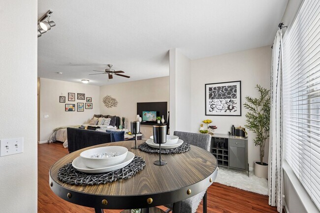Acacia B, estudio, 1 baño, 656 pies cuadrados - Vue Park West