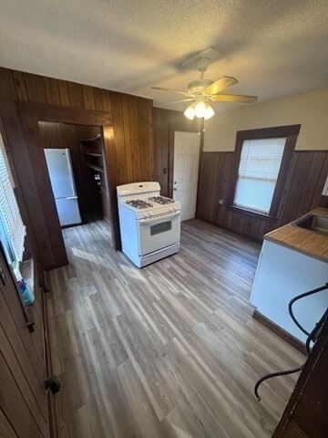 Building Photo - 60 Walnut St