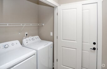 2BR, 2BA - 1130 SF - Charlestown on the Monon Apartments