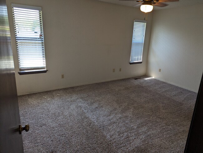 Building Photo - 9021 N Rockwell Dr