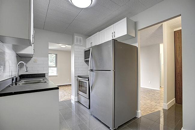 Building Photo - 263 Millard St