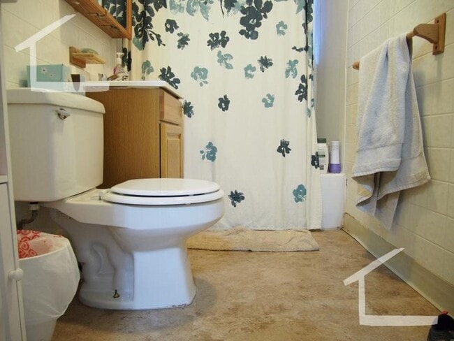 Photo - Split style 2 Bed Cleveland Circle HT  -HW... House