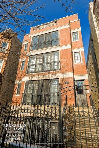 Primary Photo - 622 W Oakdale Ave