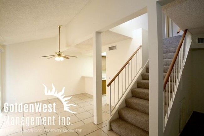 Building Photo - Beautifully Updated 3Bdm 2.5Ba Town Home -...