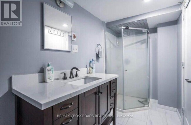 Photo du bâtiment - 98 Kirby Crescent