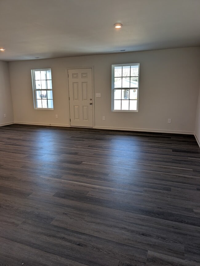 Foto del edificio - 6717 Hardwick Ln